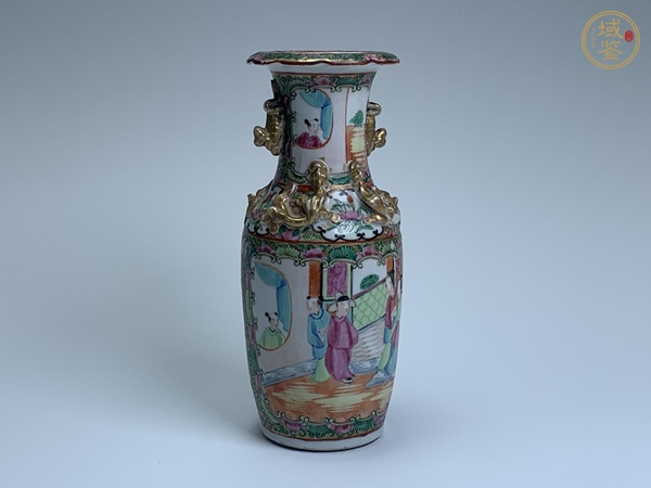 古玩清晚期·廣彩花鳥人物紋螭龍雙耳瓶真品鑒賞圖