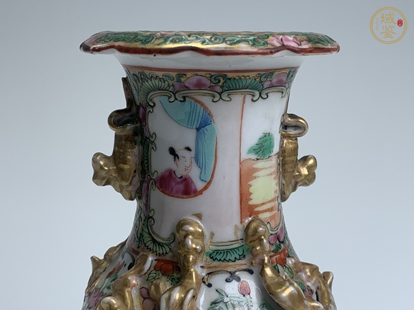 古玩陶瓷清晚期·廣彩花鳥人物紋螭龍雙耳瓶真品鑒賞圖