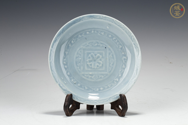 古玩民國·天藍(lán)釉模印花卉紋小盤真品鑒賞圖