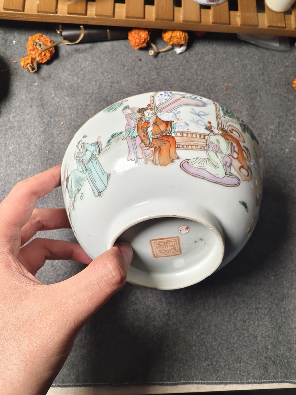 古玩陶瓷人物紋粉彩碗拍賣(mài)，當(dāng)前價(jià)格2300元