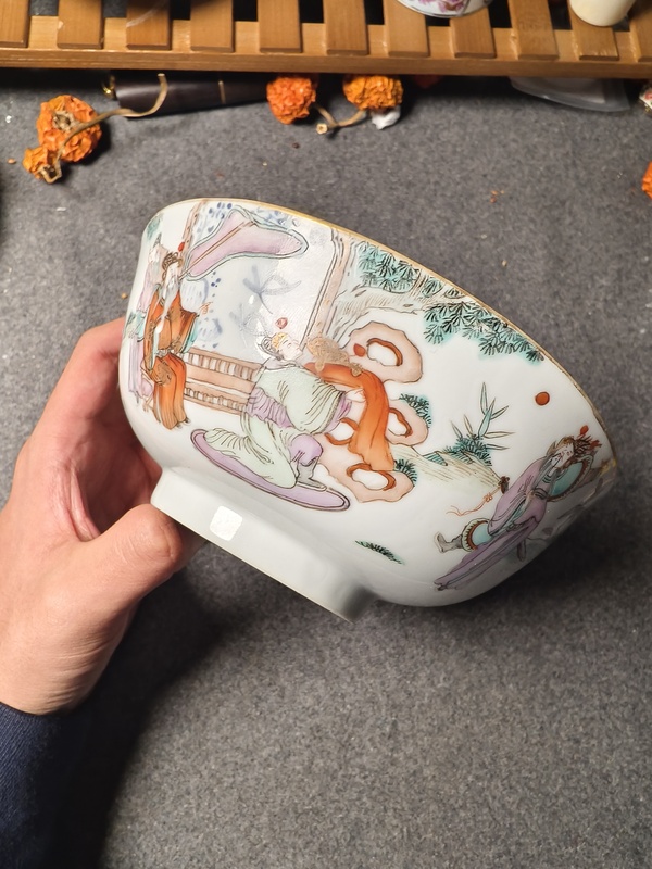 古玩陶瓷人物紋粉彩碗拍賣(mài)，當(dāng)前價(jià)格2300元