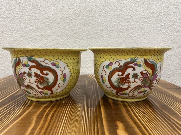古玩轉賣黃地開光粉彩龍鳳紋花盆拍賣，當前價格0元