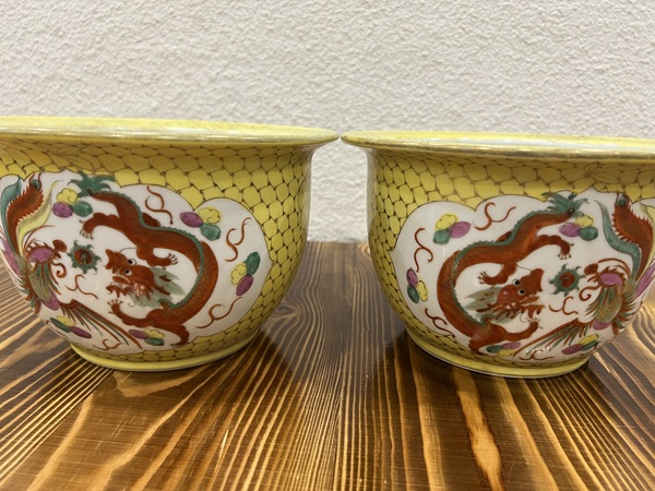 古玩陶瓷黃地開光粉彩龍鳳紋花盆拍賣,當前價格3980元