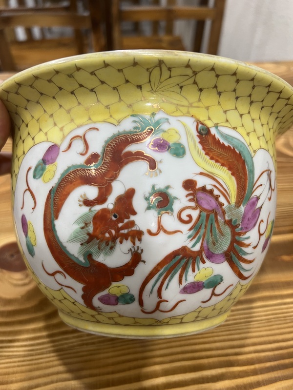 古玩陶瓷黃地開光粉彩龍鳳紋花盆拍賣,當前價格3980元