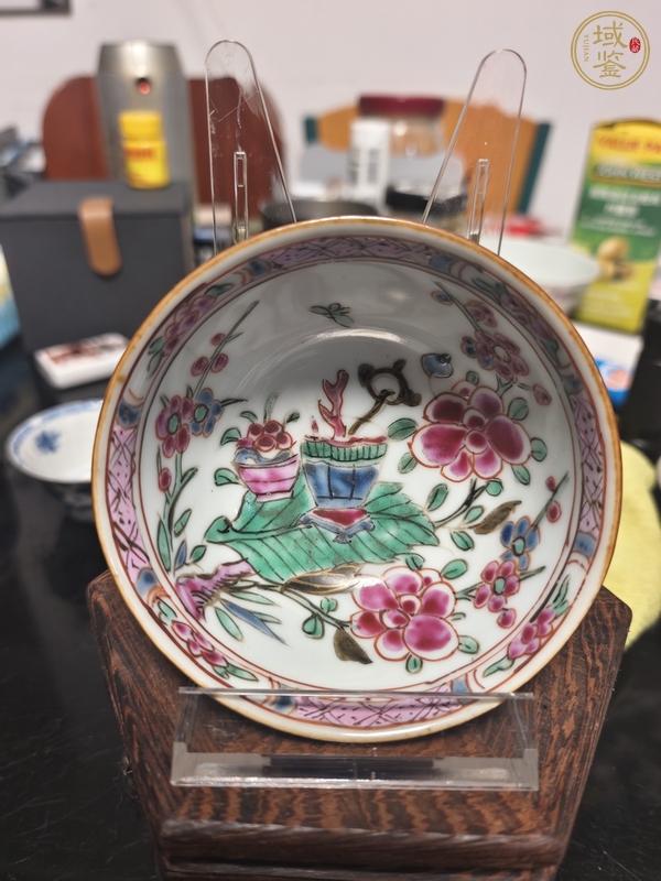 古玩陶瓷雍正紫金釉粉彩杯真品鑒賞圖