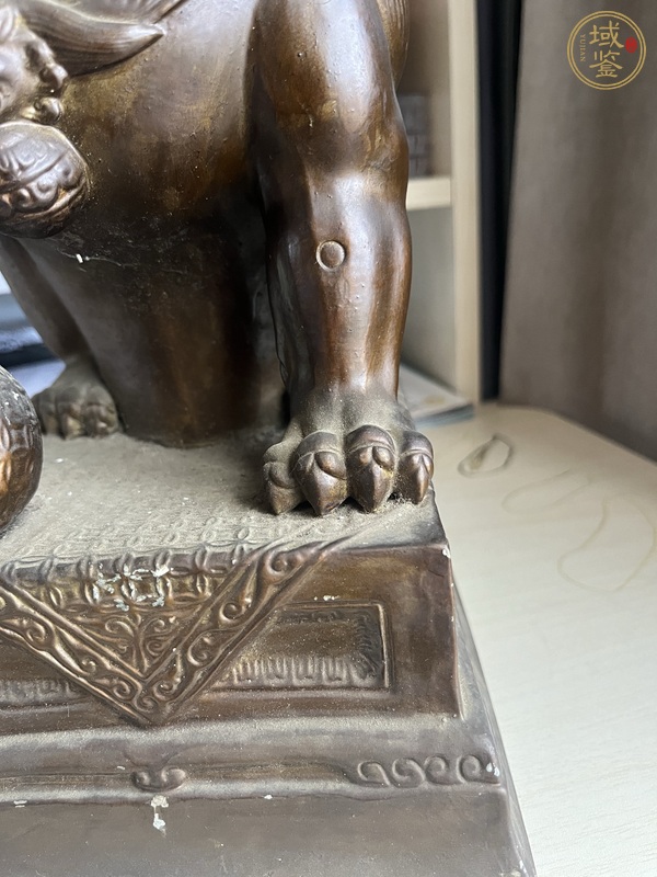 古玩陶瓷褐釉獅子擺件真品鑒賞圖