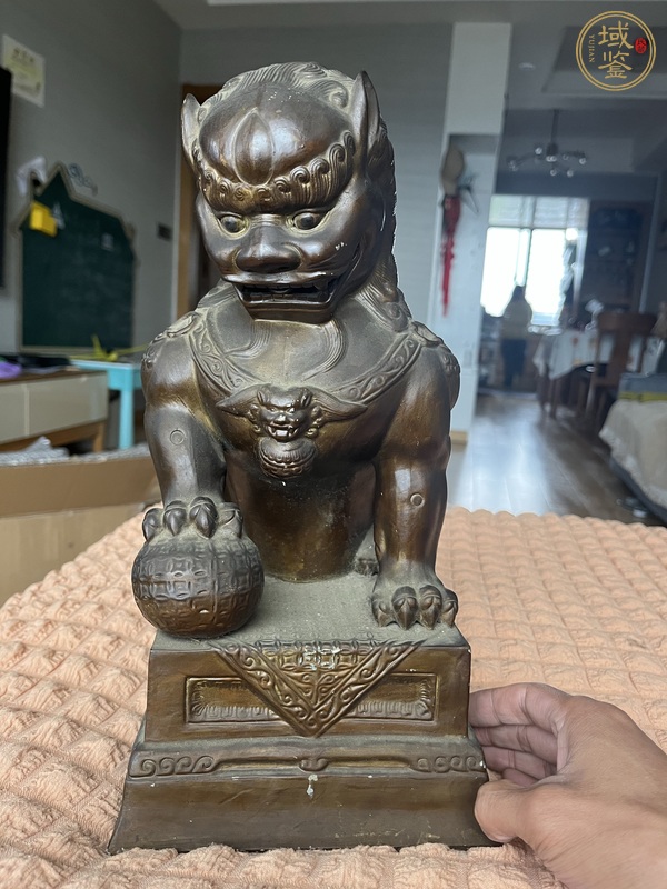 古玩陶瓷褐釉獅子擺件真品鑒賞圖