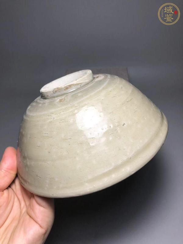 古玩陶瓷龍泉青瓷刻花碗真品鑒賞圖