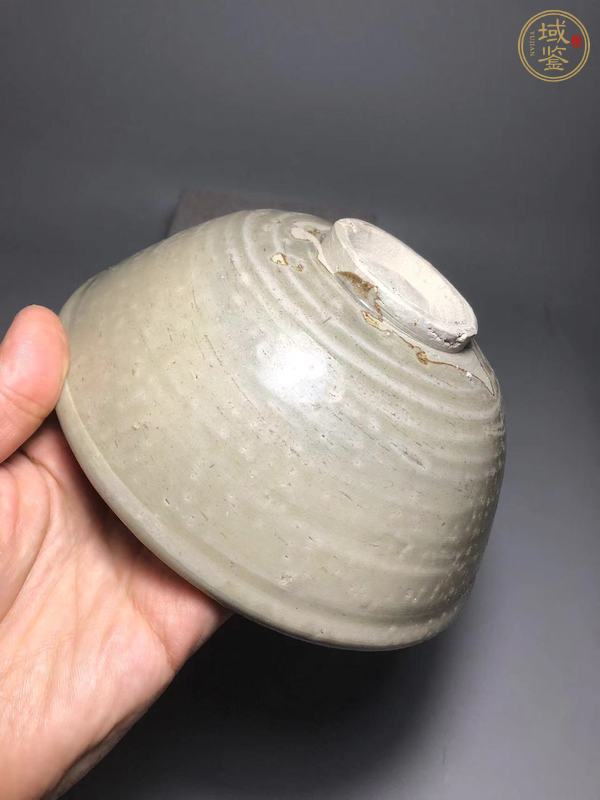 古玩陶瓷龍泉青瓷刻花碗真品鑒賞圖