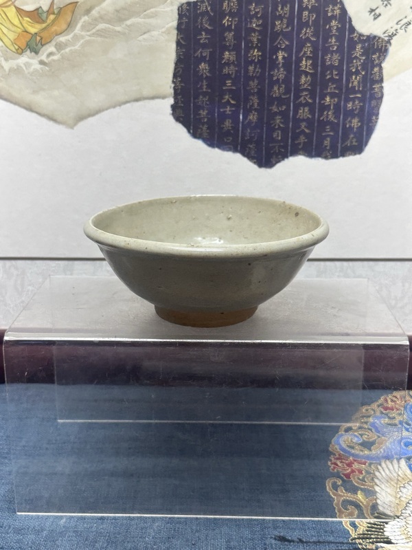 古玩轉賣元代龍泉窯精品青釉碗拍賣，當前價格0元