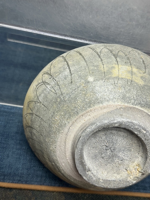 古玩陶瓷宋代暗刻蓮瓣紋龍紋青釉碗拍賣，當前價格269元