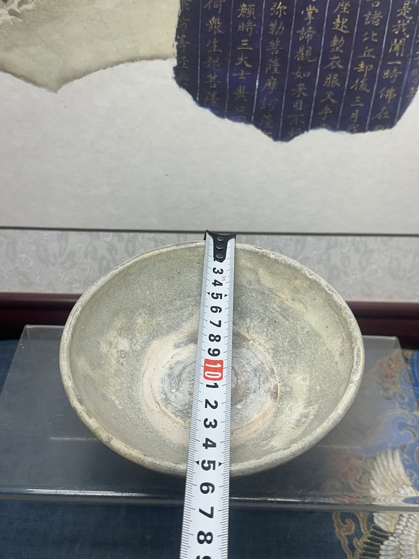 古玩陶瓷宋代暗刻蓮瓣紋龍紋青釉碗拍賣，當前價格269元