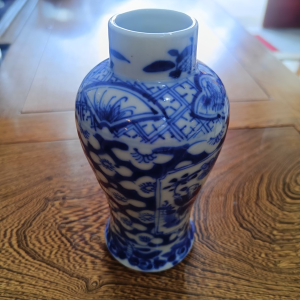 古玩陶瓷人物紋青花瓶拍賣，當(dāng)前價格3200元