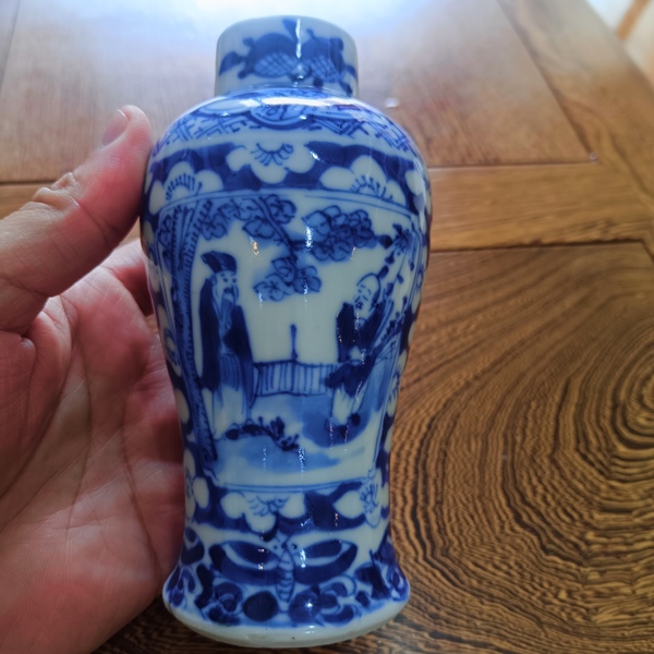 古玩陶瓷人物紋青花瓶拍賣，當(dāng)前價格3200元