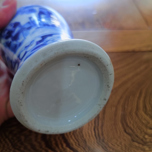 古玩陶瓷人物紋青花瓶拍賣，當(dāng)前價格3200元
