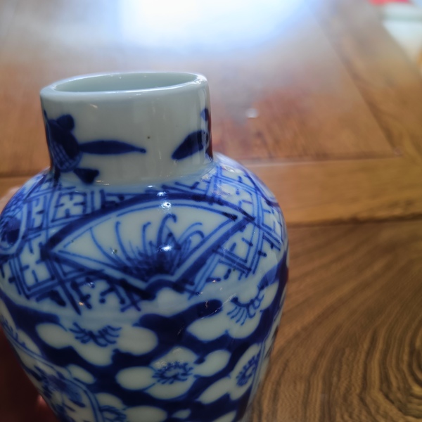 古玩陶瓷人物紋青花瓶拍賣，當(dāng)前價格3200元