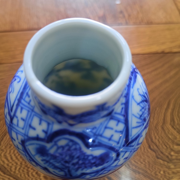古玩陶瓷人物紋青花瓶拍賣，當(dāng)前價格3200元