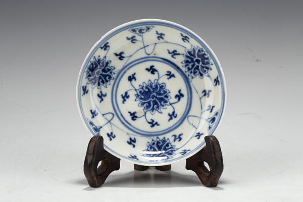 古玩轉(zhuǎn)賣清光緒·青花纏枝蓮紋碟拍賣，當(dāng)前價(jià)格1588元