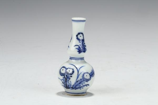 古玩轉(zhuǎn)賣康熙·青花花卉紋小葫蘆瓶拍賣，當(dāng)前價(jià)格0元