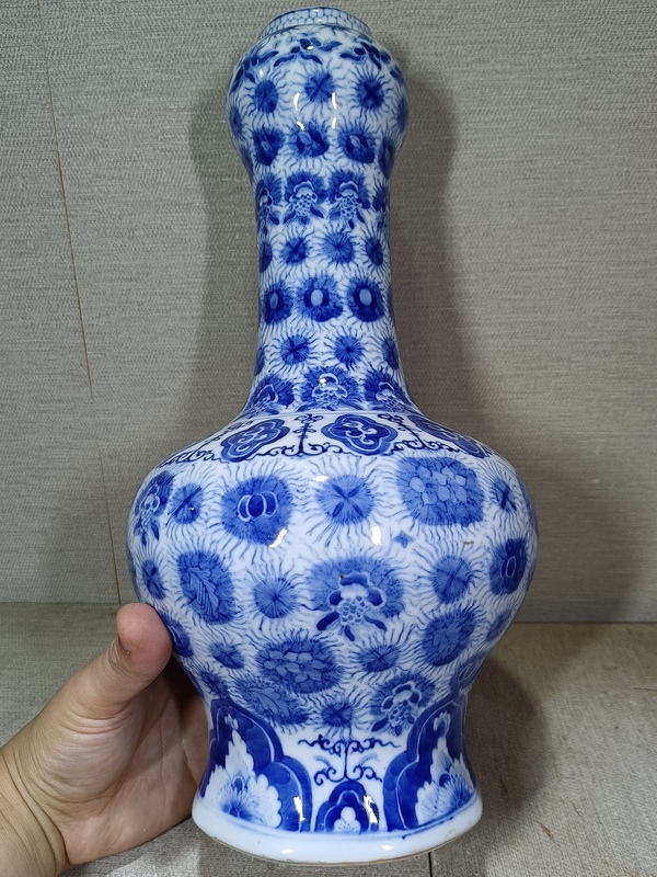 古玩陶瓷清中晚期青花花卉紋蒜頭瓶拍賣(mài)，當(dāng)前價(jià)格16800元