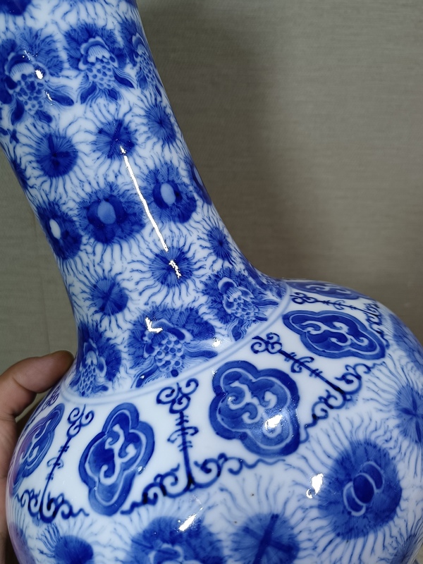 古玩陶瓷清中晚期青花花卉紋蒜頭瓶拍賣(mài)，當(dāng)前價(jià)格16800元