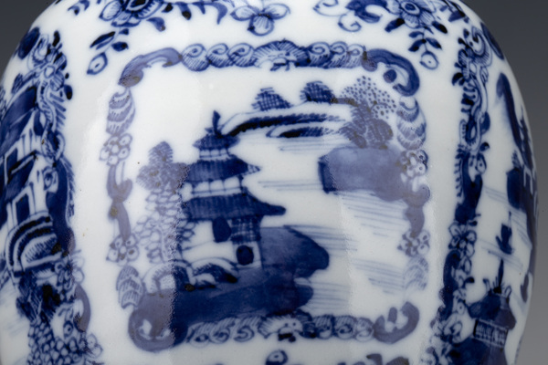 古玩陶瓷清乾隆·青花山水樓閣紋雞腿瓶拍賣，當(dāng)前價(jià)格388元