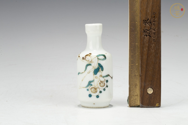 古玩陶瓷清末民初·釉下彩哪吒紋鼻煙壺真品鑒賞圖