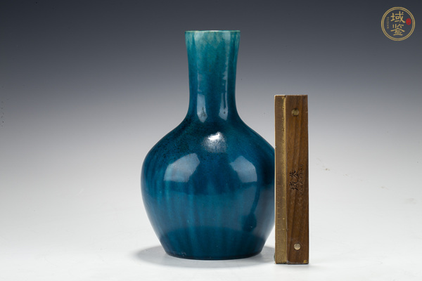 古玩陶瓷清末民初·孔雀藍釉天球瓶真品鑒賞圖