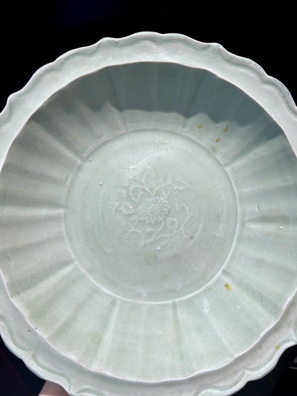 古玩陶瓷元代龍泉青瓷花卉紋盤梅子青 (大尺寸 館藏級別 少見)拍賣,當前價格20000元