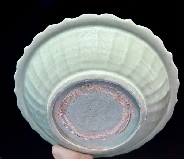 古玩陶瓷元代龍泉青瓷花卉紋盤梅子青 (大尺寸 館藏級別 少見)拍賣,當前價格20000元