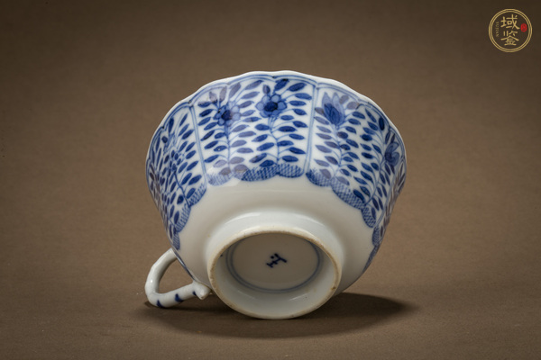 古玩陶瓷清光緒·青花洞石花卉紋花口杯碟真品鑒賞圖