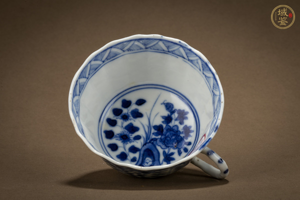 古玩陶瓷清光緒·青花洞石花卉紋花口杯碟真品鑒賞圖