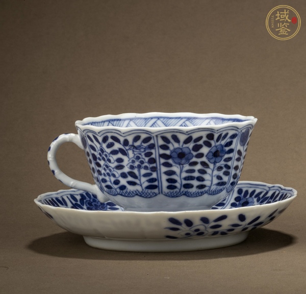 古玩陶瓷清光緒·青花洞石花卉紋花口杯碟真品鑒賞圖