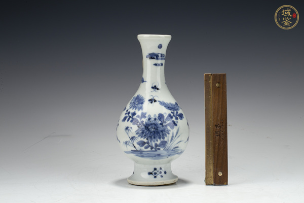 古玩陶瓷清雍乾·青花花蝶紋琵琶瓶真品鑒賞圖