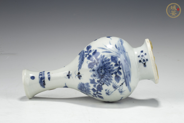 古玩陶瓷清雍乾·青花花蝶紋琵琶瓶真品鑒賞圖