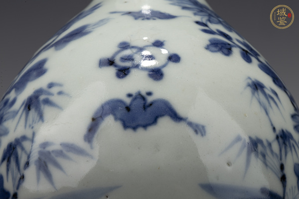古玩陶瓷清雍乾·青花花蝶紋琵琶瓶真品鑒賞圖