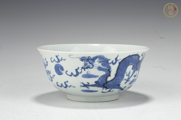 古玩清光緒·青花趕珠龍紋碗真品鑒賞圖