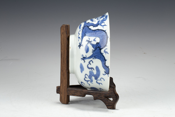 古玩陶瓷清光緒·青花趕珠龍紋碗拍賣，當(dāng)前價(jià)格0元