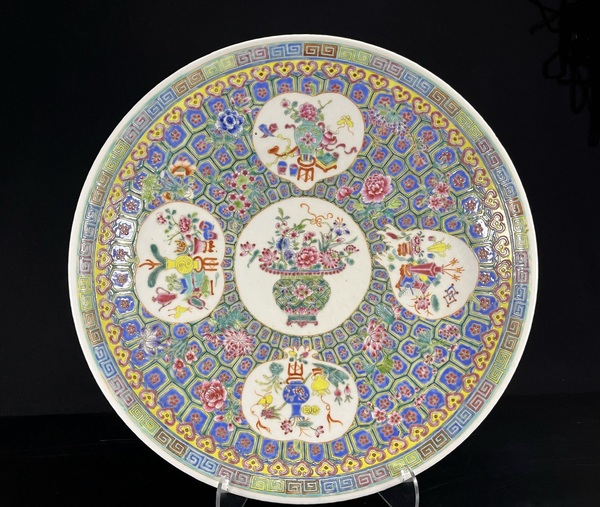 古玩陶瓷民國(guó)·超細(xì)粉彩錦地開(kāi)窗博古花卉紋大盤拍賣,當(dāng)前價(jià)格11555元