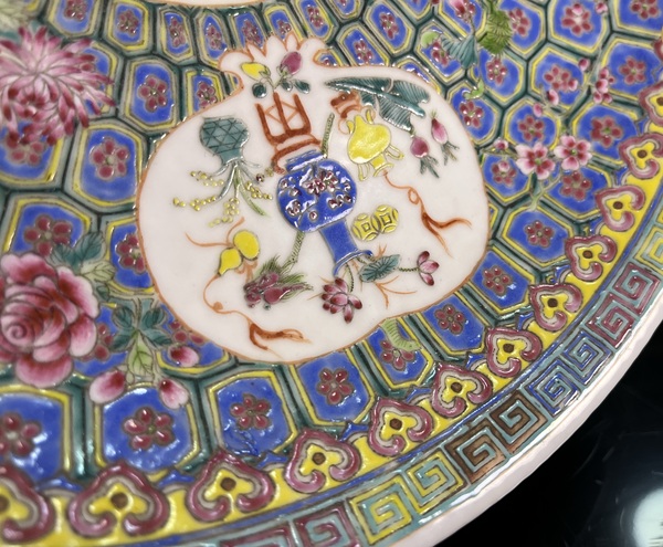古玩陶瓷民國(guó)·超細(xì)粉彩錦地開(kāi)窗博古花卉紋大盤(pán)拍賣(mài)，當(dāng)前價(jià)格11555元