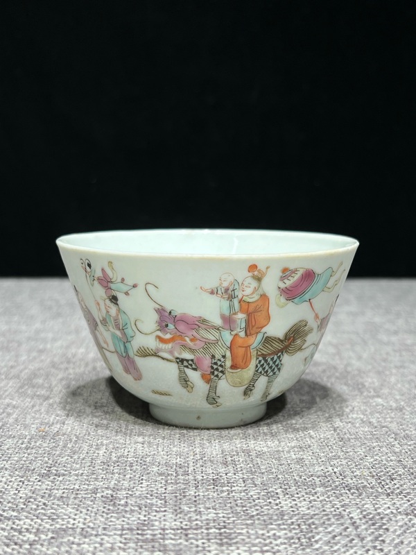 古玩轉(zhuǎn)賣清·同治麒麟送子粉彩杯全品拍賣，當(dāng)前價(jià)格2000元