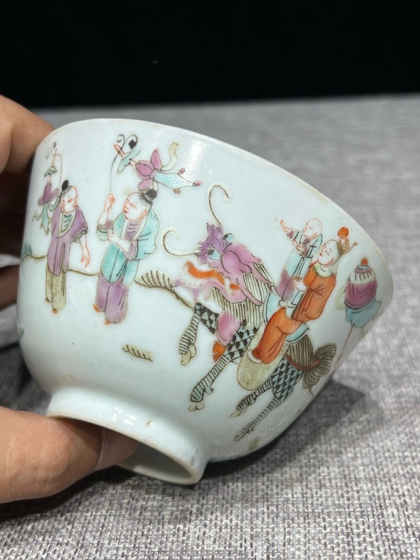 古玩陶瓷清·同治麒麟送子粉彩杯全品拍賣，當前價格1500元