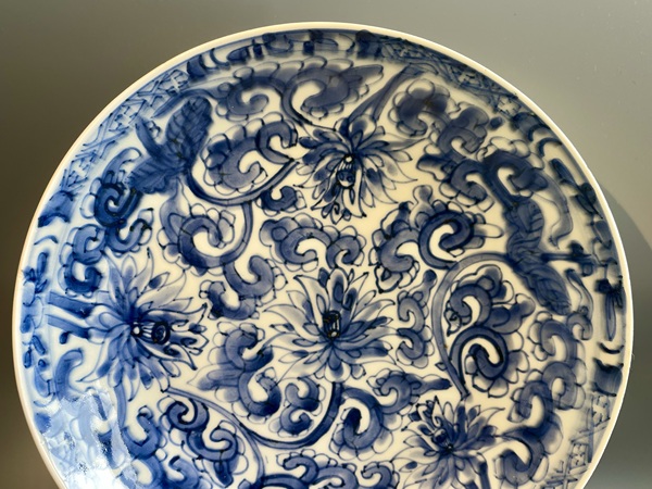 古玩陶瓷康熙青花纏枝蓮盤拍賣，當(dāng)前價(jià)格2300元