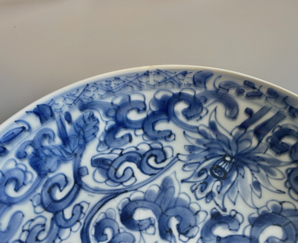 古玩陶瓷康熙青花纏枝蓮盤拍賣，當(dāng)前價(jià)格2300元