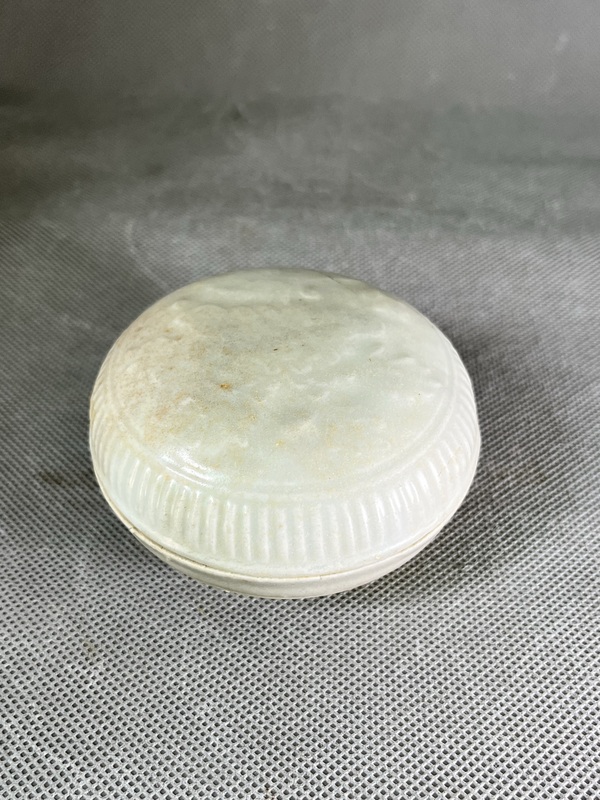 古玩陶瓷宋~青白釉花卉紋粉盒拍賣，當(dāng)前價(jià)格1888元