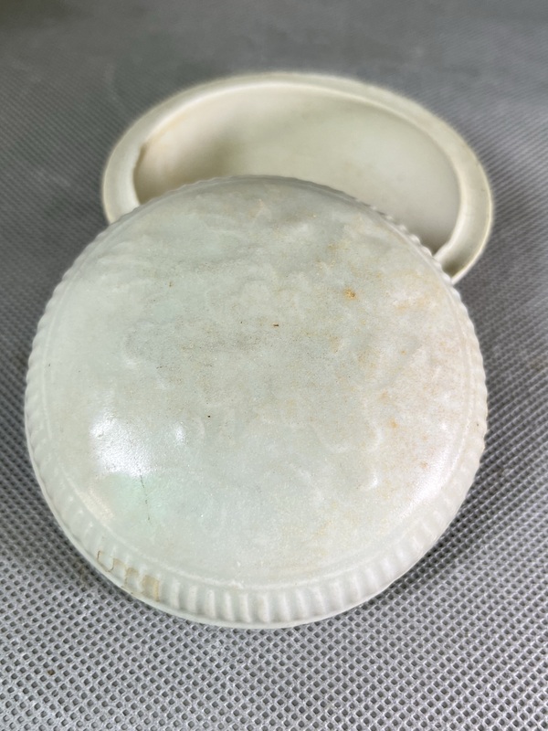 古玩陶瓷宋~青白釉花卉紋粉盒拍賣，當(dāng)前價(jià)格1888元