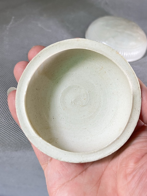古玩陶瓷宋~青白釉花卉紋粉盒拍賣，當(dāng)前價(jià)格1888元