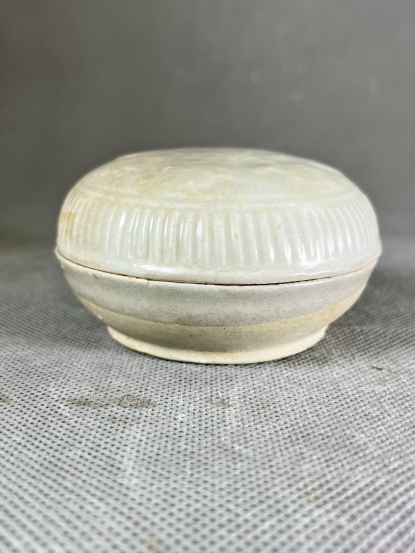 古玩陶瓷宋~青白釉花卉紋粉盒拍賣，當(dāng)前價(jià)格1888元