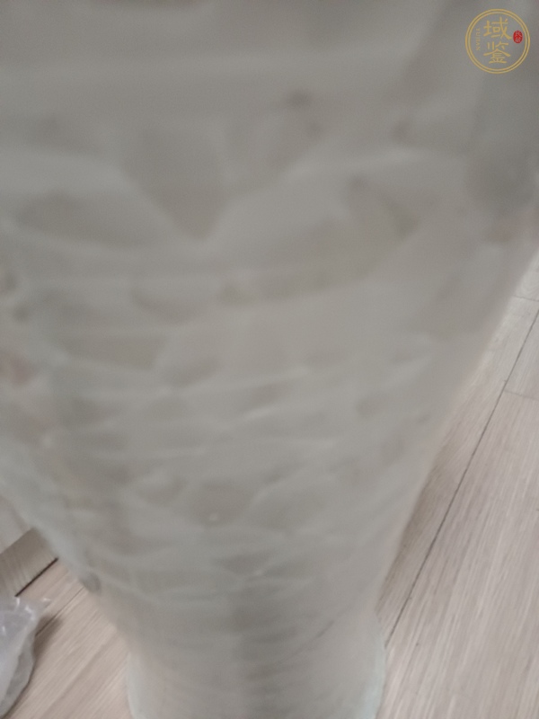古玩陶瓷白釉結(jié)晶花卉紋瓶真品鑒賞圖