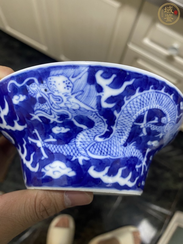 古玩陶瓷青花龍紋馬蹄杯真品鑒賞圖